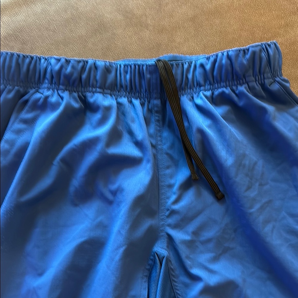 The North Face Blue Athletic Shorts Medium - Picture 6 of 6